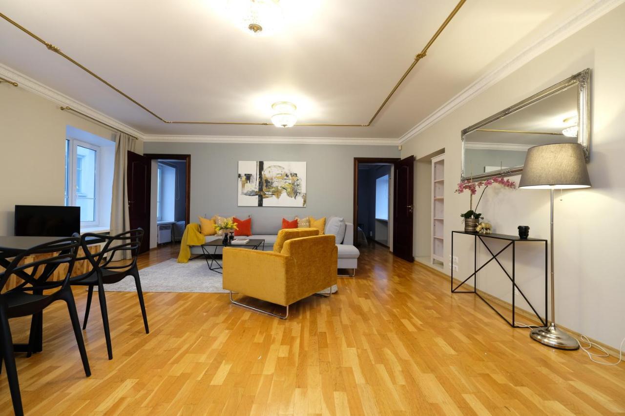 Tallinn City Apartments - 2 Bedroom On Old Town Main Street Viru Esterno foto